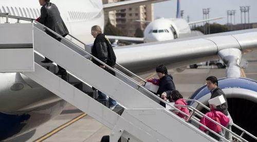 国产飞机开舱门视频播放